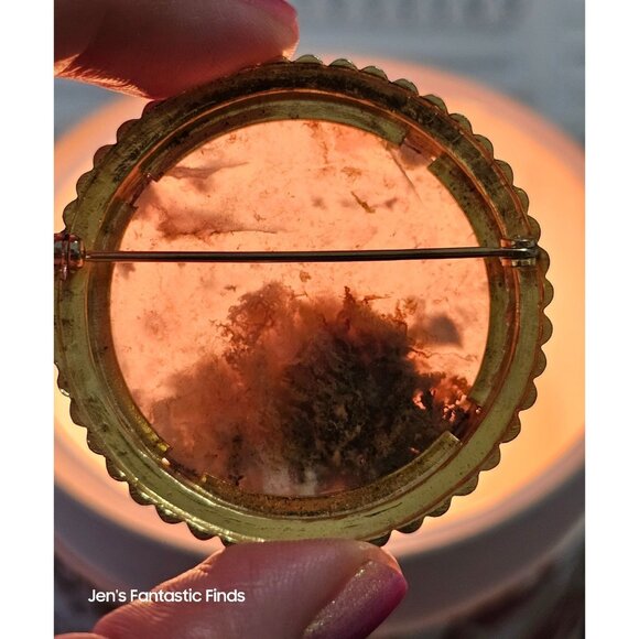 Vintage Gold-Plated Round Brooch With Translucent Agate Center - Picture 3 of 9